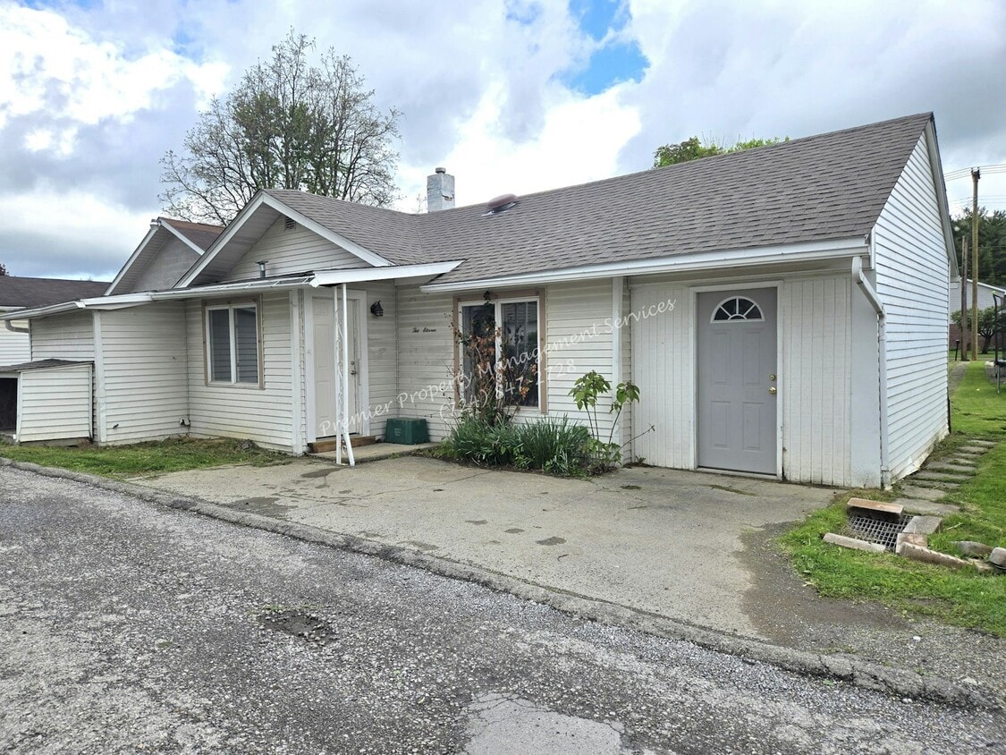 Primary Photo - 211 Line Ave