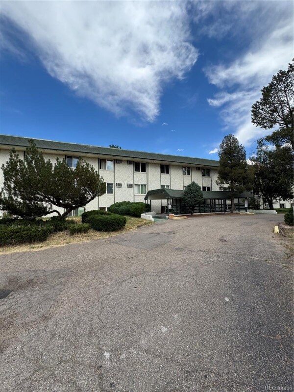 Foto del edificio - 8822 E Florida Ave