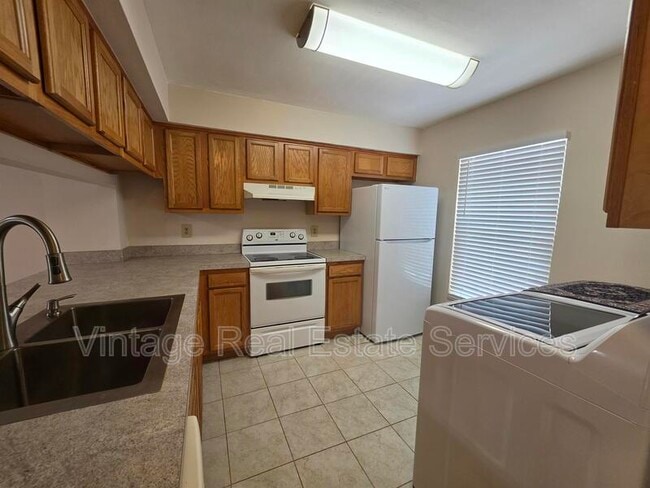 Building Photo - 5202 Sunridge Palms Dr