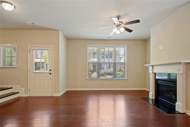 Foto del edificio - 740 Village Field Ct NW