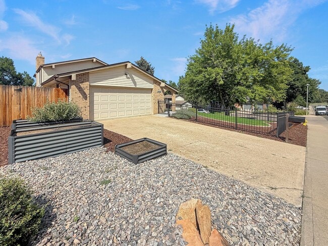 Building Photo - $0 DEPOSIT OPTION. CHARMING 4BED/2.5BATH I...