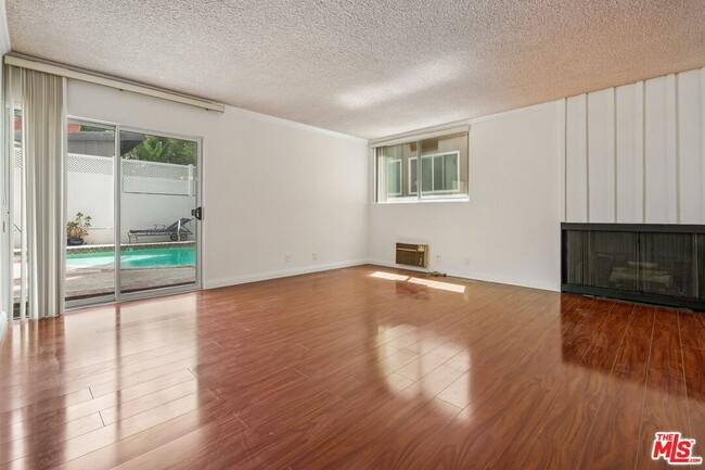 Building Photo - 530 S Barrington Ave