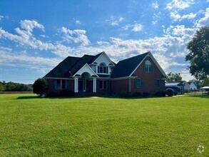 Building Photo - 112 Cottonwood Dr