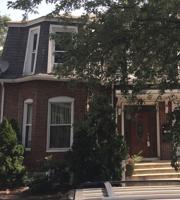 Building Photo - 27 Newton St