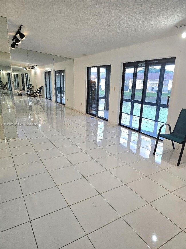 Foto del edificio - 9626 W McNab Rd