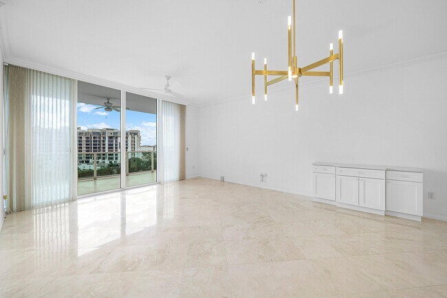 Building Photo - 550 SE Mizner Blvd