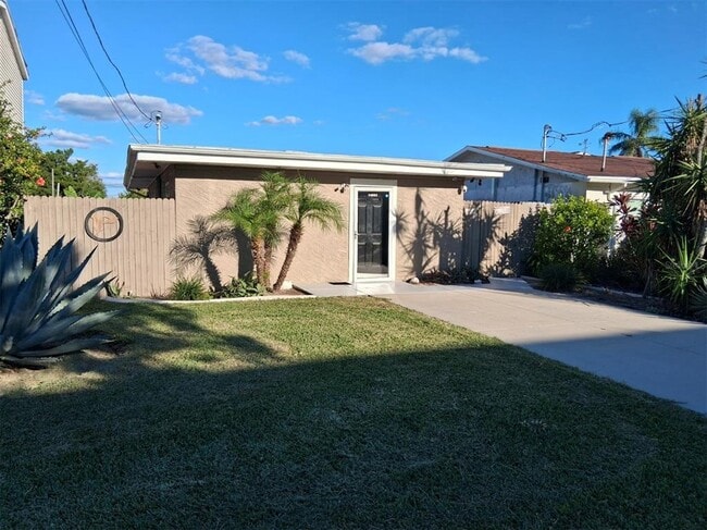 Foto del edificio - 14982 Edgewater Cir