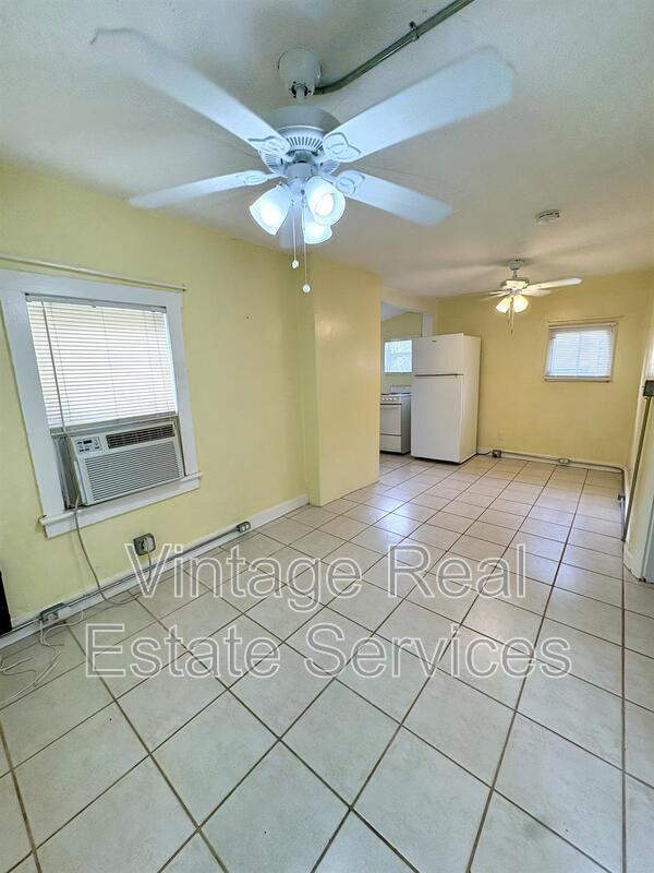 Building Photo - 309 W Comanche Ave