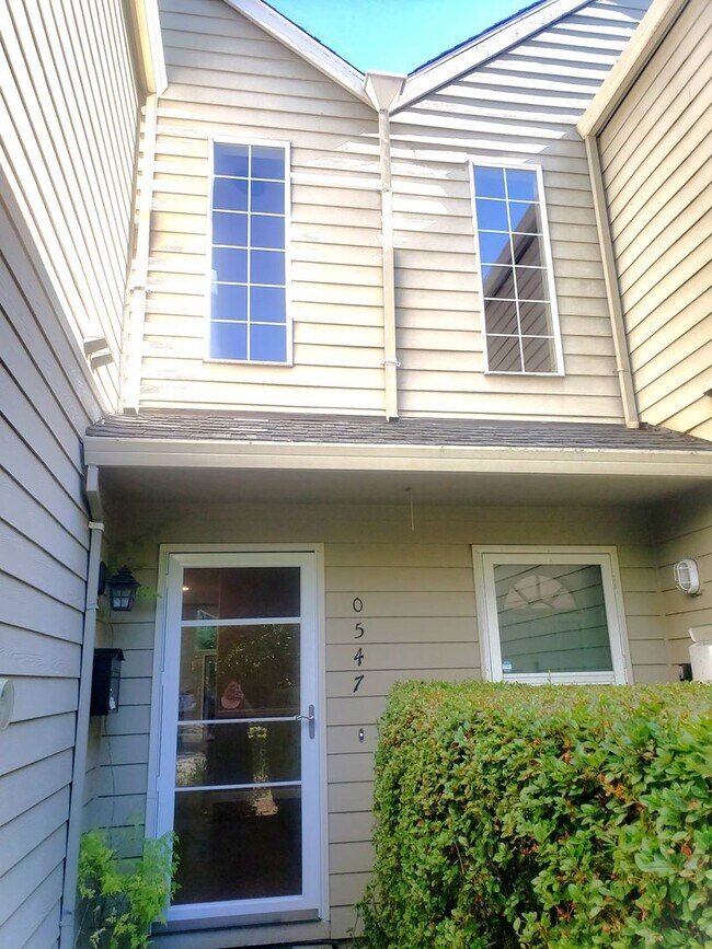 Foto del edificio - Wonderful John's Landing Updated Townhouse...
