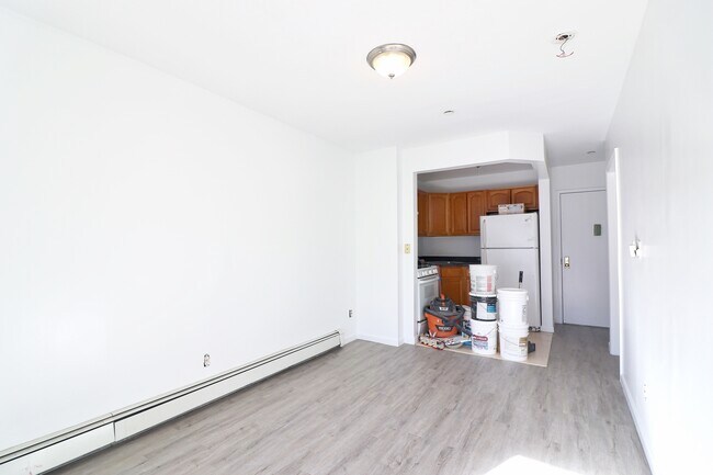 Foto del edificio - 745 E 217th St