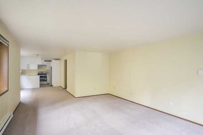 Living Room Dinning Room - 461 N 39th St