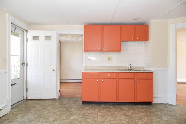 Building Photo - 56 Drew St