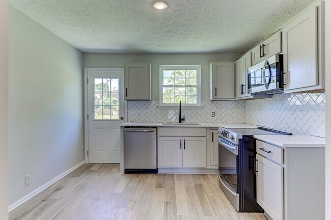 Building Photo - 2326 Brittany Dr