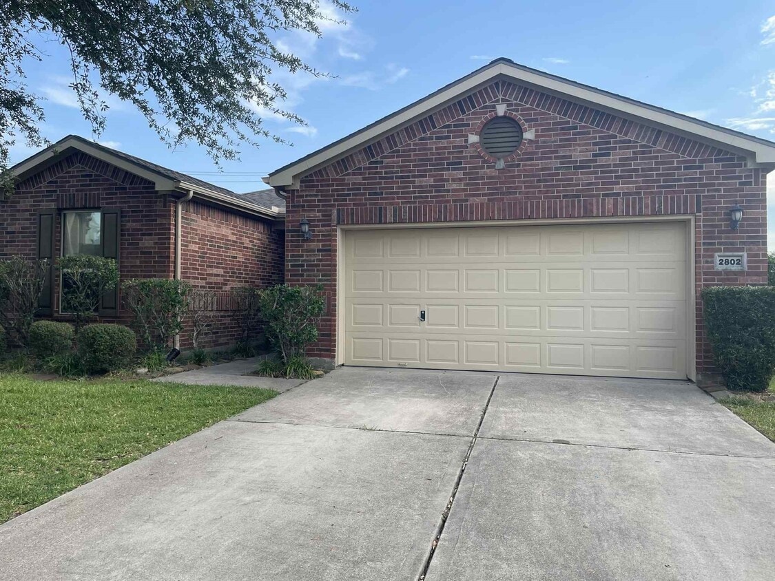 Primary Photo - 2802 Mezzomonte Ln