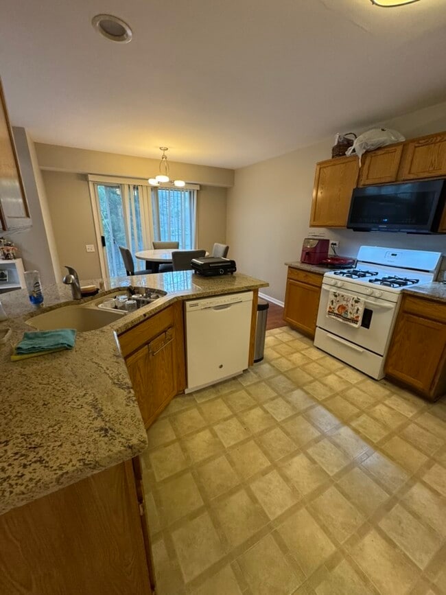 Building Photo - 1135 Wickfield Ct
