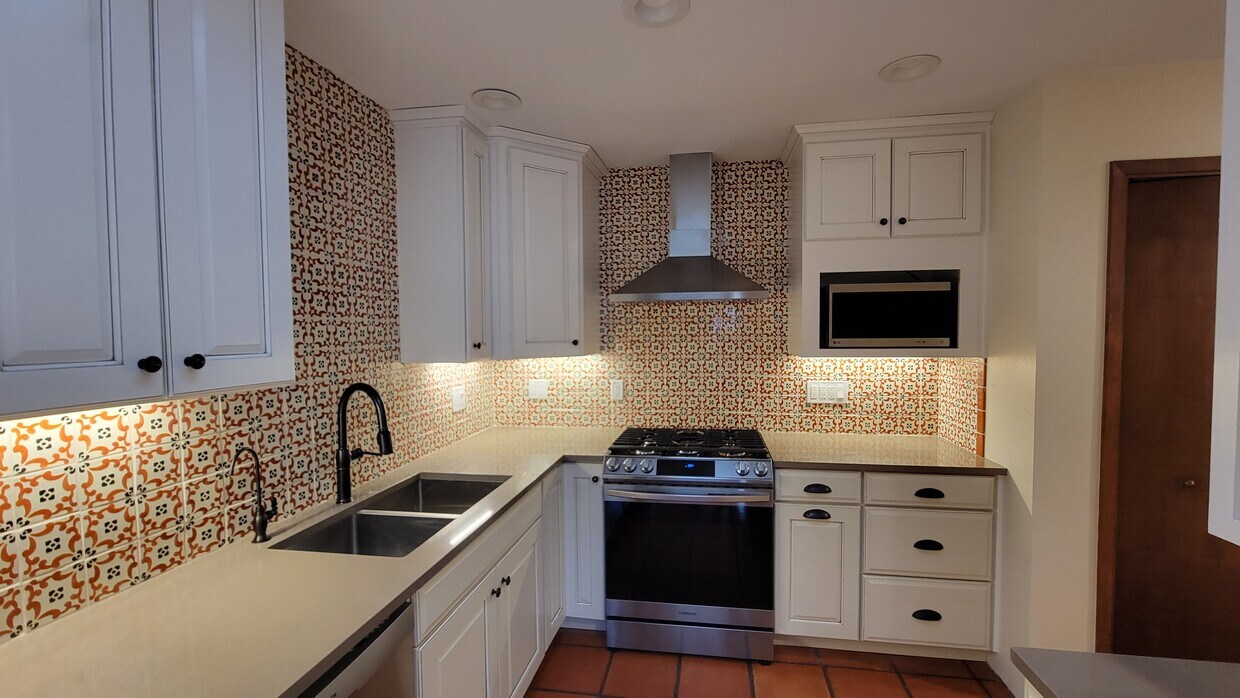 Building Photo - 2418 San Patricio Plaza
