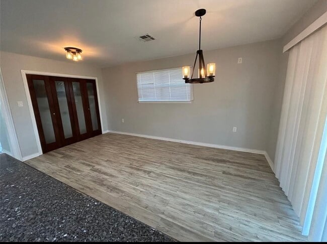 Foto del edificio - 8287 Benjamin St