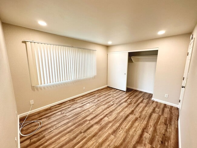 Building Photo - 9906 Buena Vista Dr