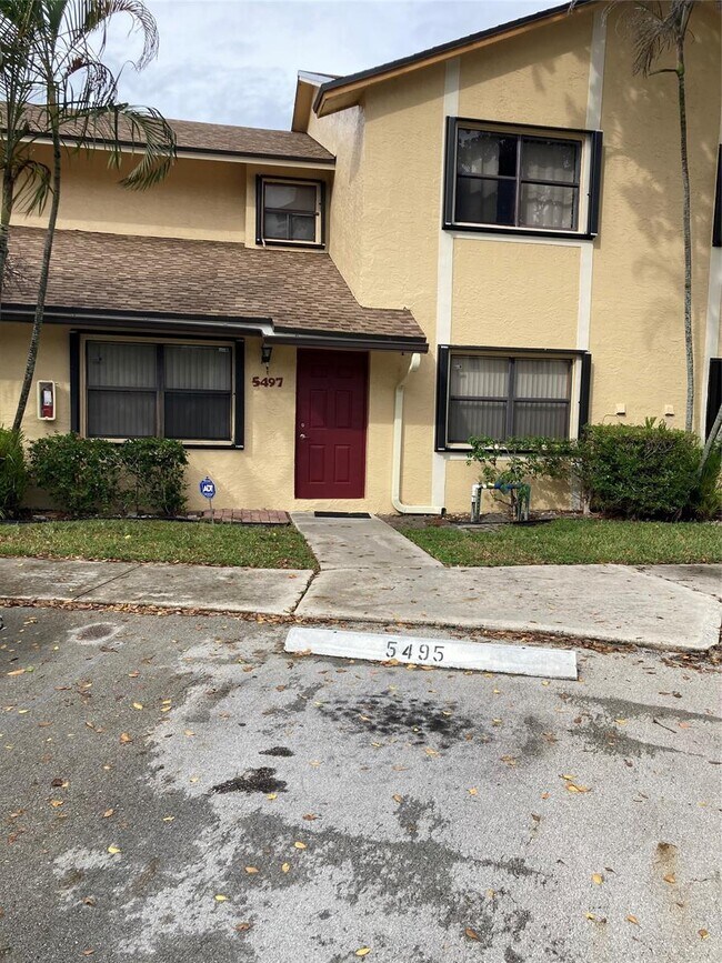 Foto del edificio - 5497 Gate Lake Rd