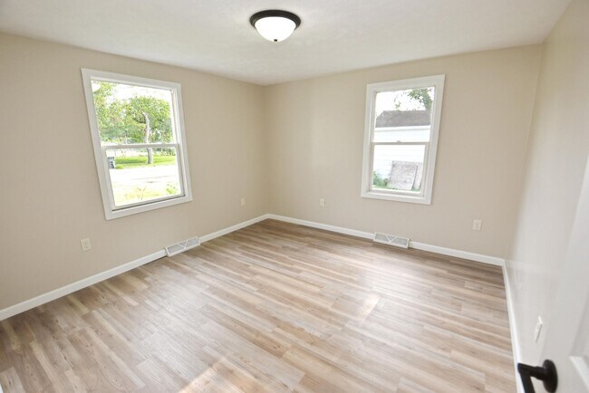 Building Photo - Remodeled 3 bedroom 1 bath home in South Bend IN