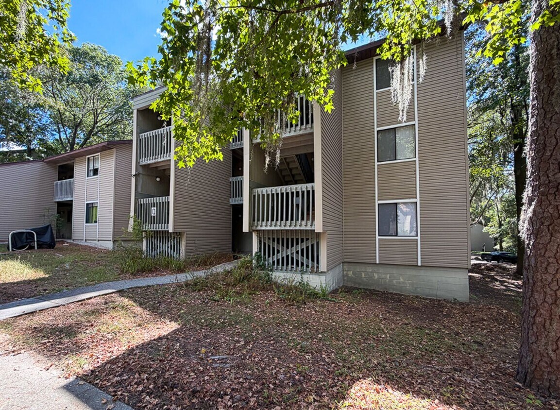 Foto principal - 2/2 Condo in Treehouse Village - Available...