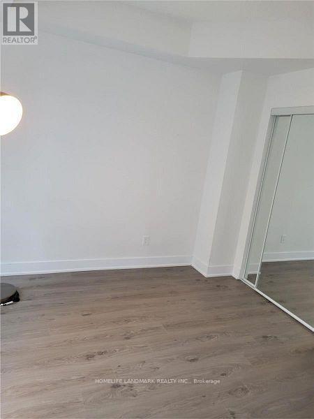 Photo du bâtiment - 99 The Donway W