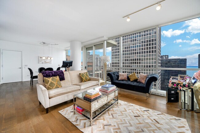 Foto del edificio - 250 E Pearson St