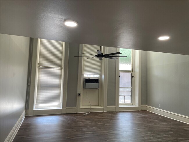 Foto del edificio - 2116 The Strand