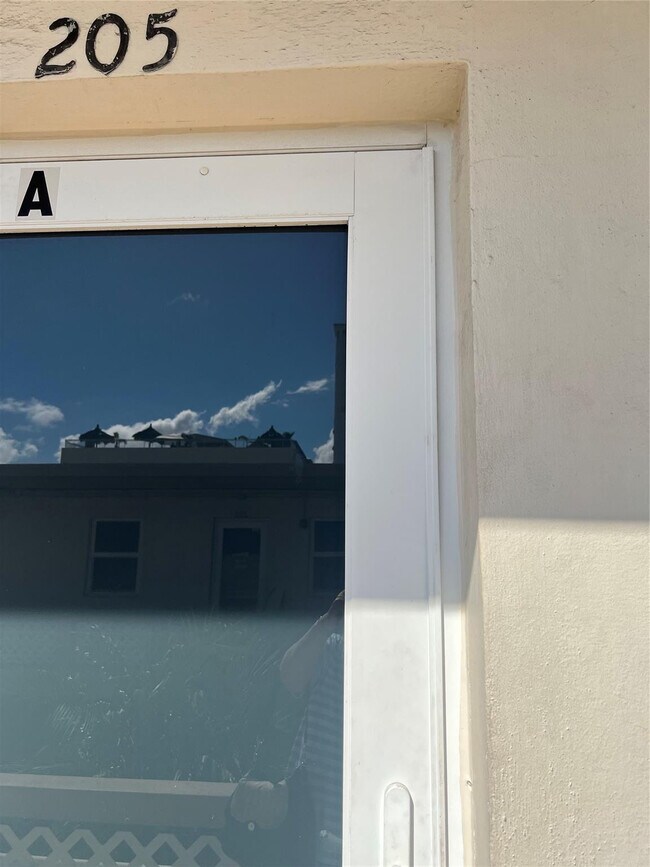 Foto del edificio - 1315 N Ocean Dr