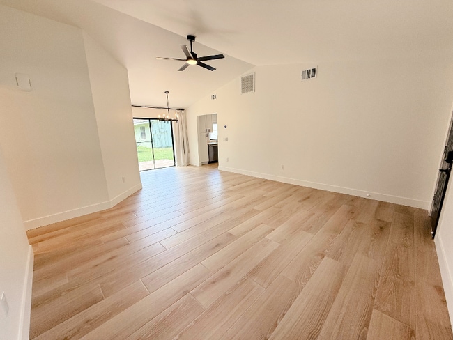 Building Photo - 3278 E Crown Dr