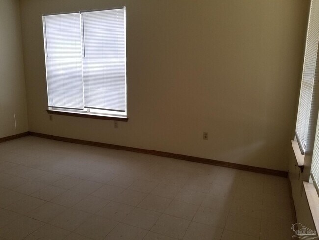 Building Photo - 5016 Lillian Hwy