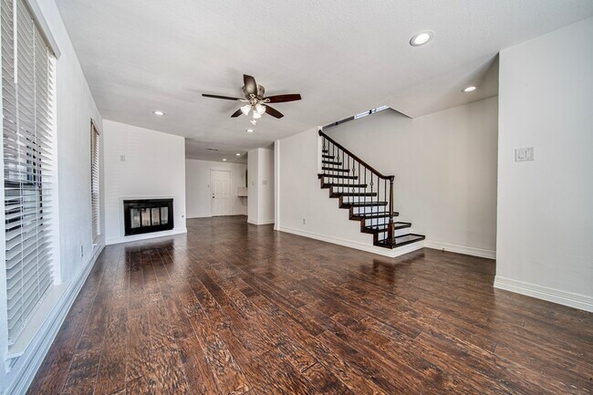 Entry / Living Room - 2411 Knight St