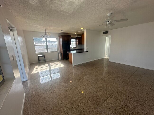 Building Photo - 80 Kingswood D