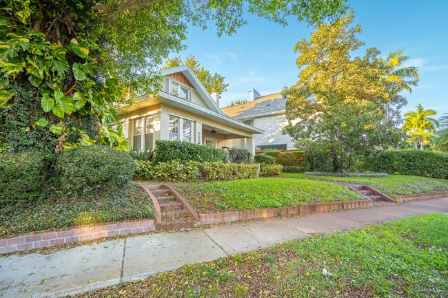 Foto del edificio - 1234 Beach Dr NE