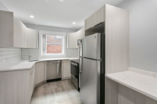 Foto del edificio - 7638 N Eastlake Terrace