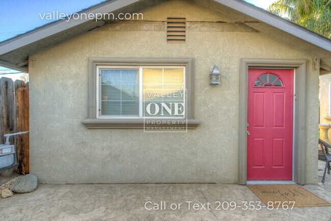 Building Photo - 1404 Teresa St