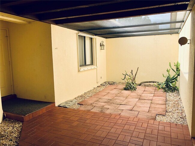 Building Photo - 1640 Atares Dr
