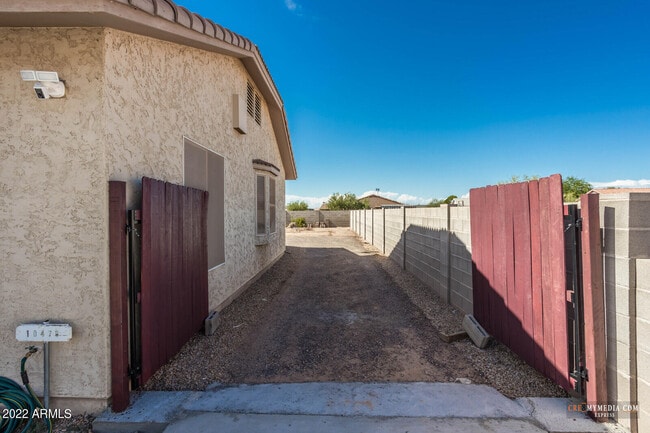 Building Photo - 10478 W Fernando Dr