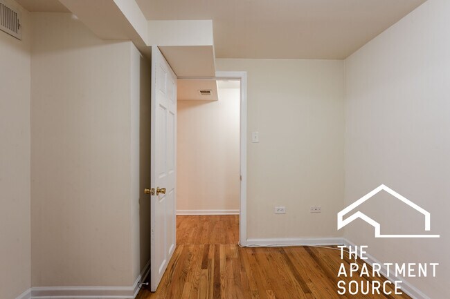 Building Photo - 6535 N Mozart St