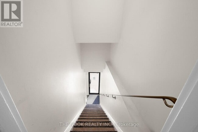 Building Photo - 948 Simcoe St N