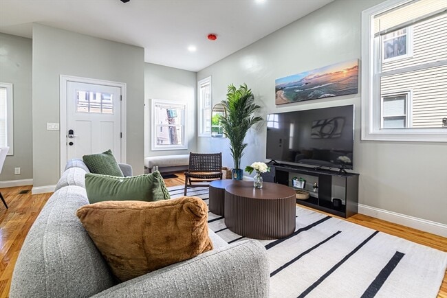 Building Photo - 30 Chestnut Ave