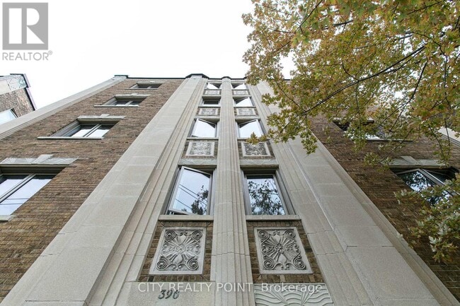 Photo du bâtiment - 396-396 Avenue Rd