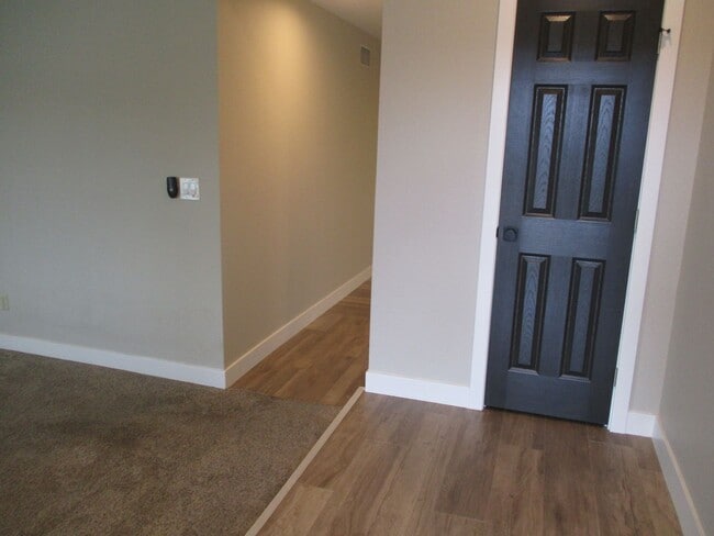 Building Photo - Desirable Santee 4 Bedroom Home!