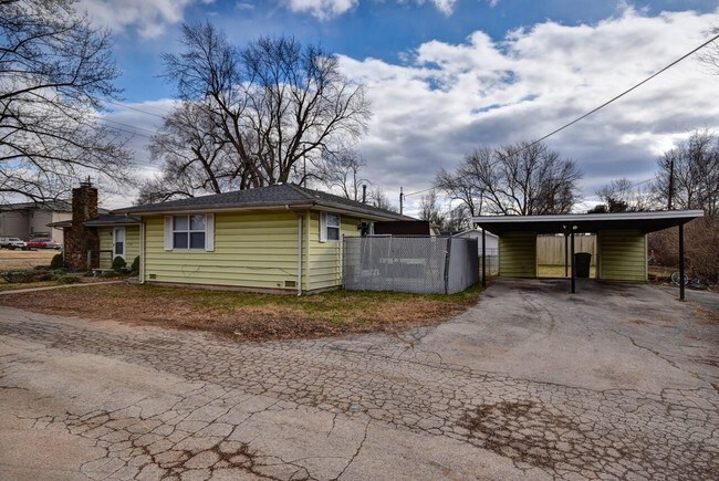 Building Photo - 2505 S Ingram Mill Rd