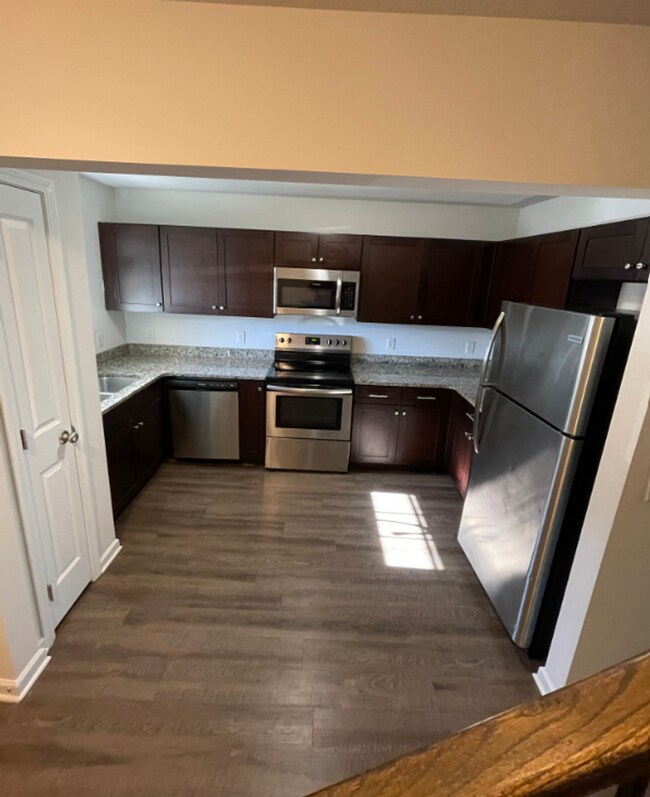 Building Photo - Spacious 3BR Townhome with Main-Level Primary Suite
