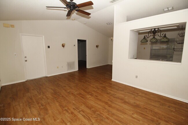 Building Photo - 1735 Hazelton St NW