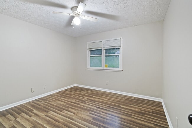 Building Photo - 235 Sunny Hills Dr