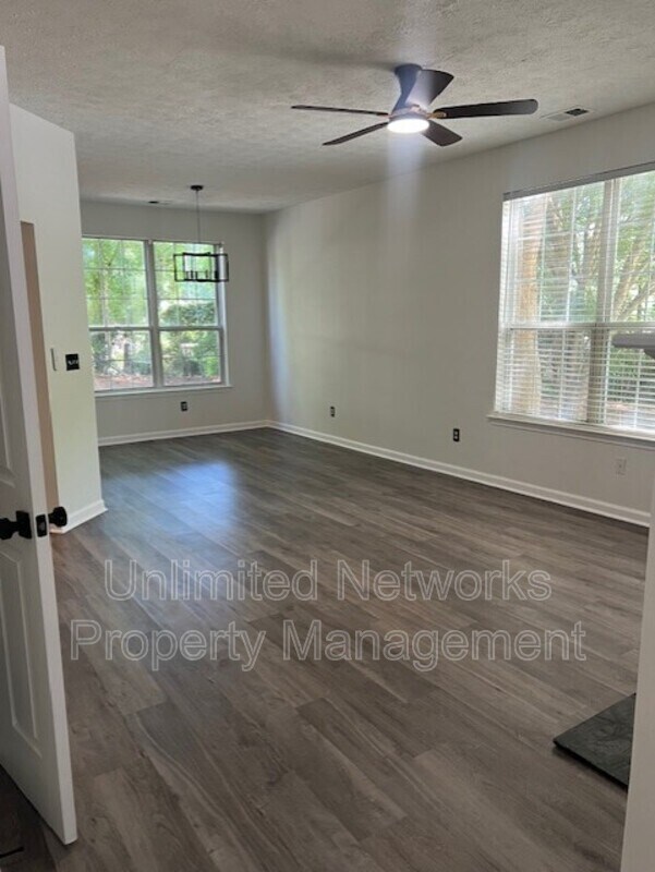 Building Photo - 5895 Terremont Cir