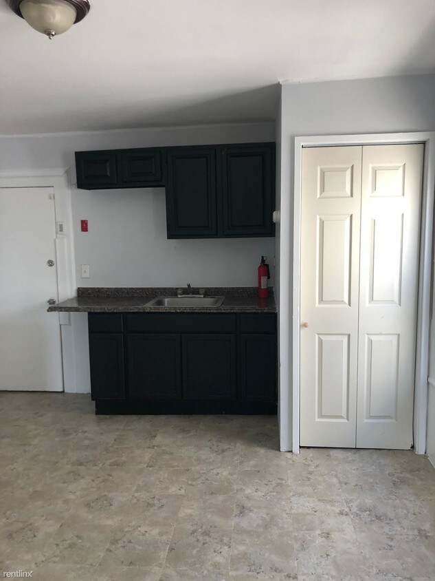 2 br, 1 bath - 199 Saltonstall Ave Unit 3 - 2 br, 1 bath  - 199 Saltonstall Ave Unit 3