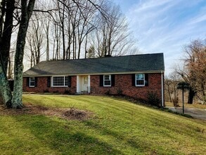 Building Photo - 130 Yorkshire Cir